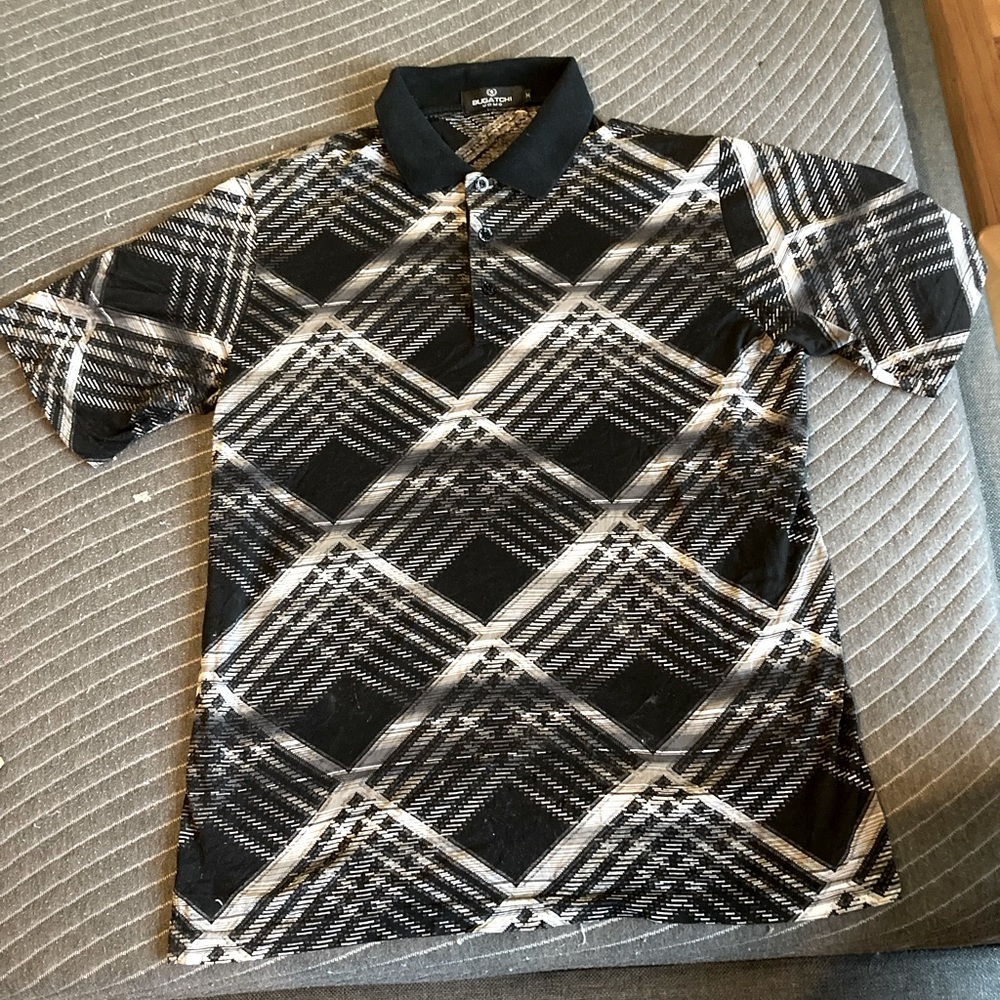 Bugatchi Collared polo style men’s shirt.